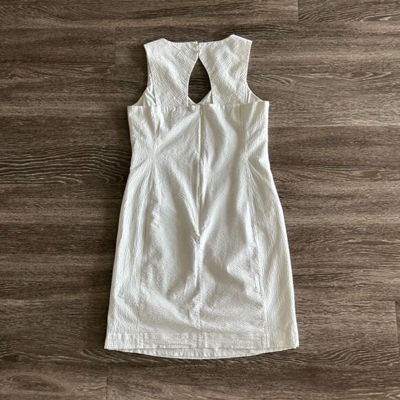 EUC Southern Tide Baxlee Seersucker Shift Dress White Size 2 Sleeveless Summer - Picture 5 of 16